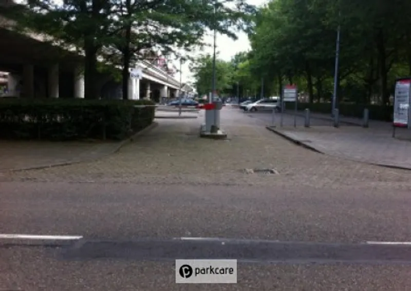 P+R Comeniusstraat Amsterdam parkeerterrein met slagboom