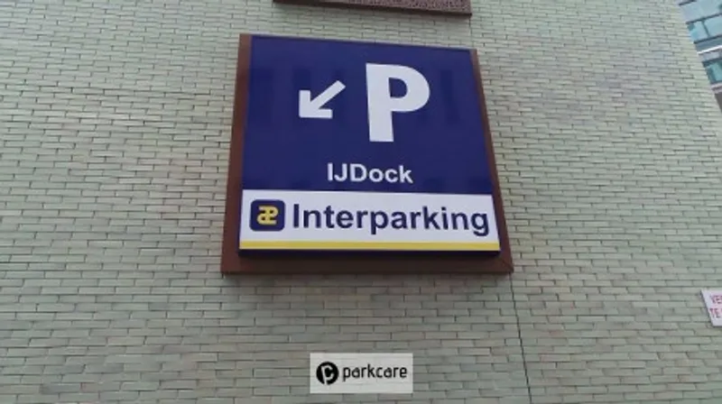 Parkeergarage IJDock in Amsterdam ingang van parkeerruimte