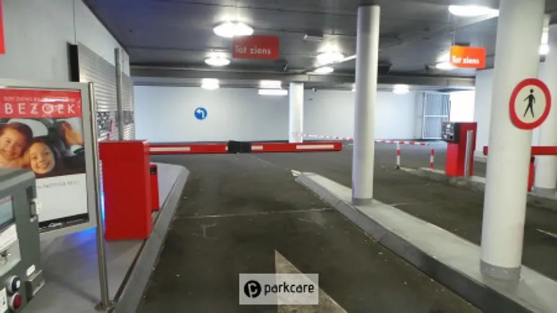 Parkeergarage Q-Park Nieuwendijk uitgang in Amsterdam