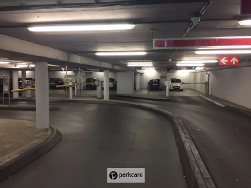 Parkeergarage Eurocenter inrit in de garage - Amsterdam