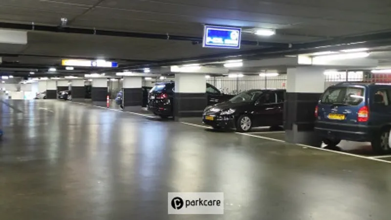 Parkeergarage Waterlooplein overzicht met parkeerplaatsen - Amsterdam