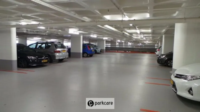 Auto's in Parkeergarage P2 Hoog Catharijne Utrecht Interparking