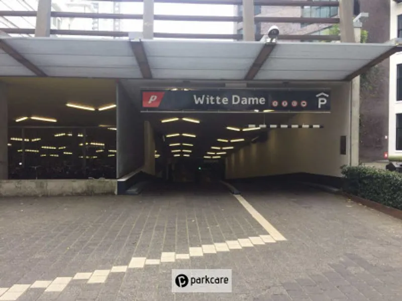 Ingang parkeergarage de Witte Dame Eindhoven