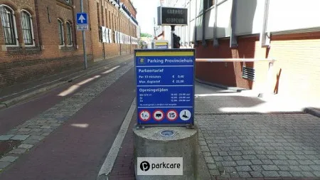Info op een bord bij Parkeergarage Provinciehuis