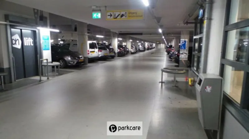 Geparkeerde auto's Parkeergarage Raaks