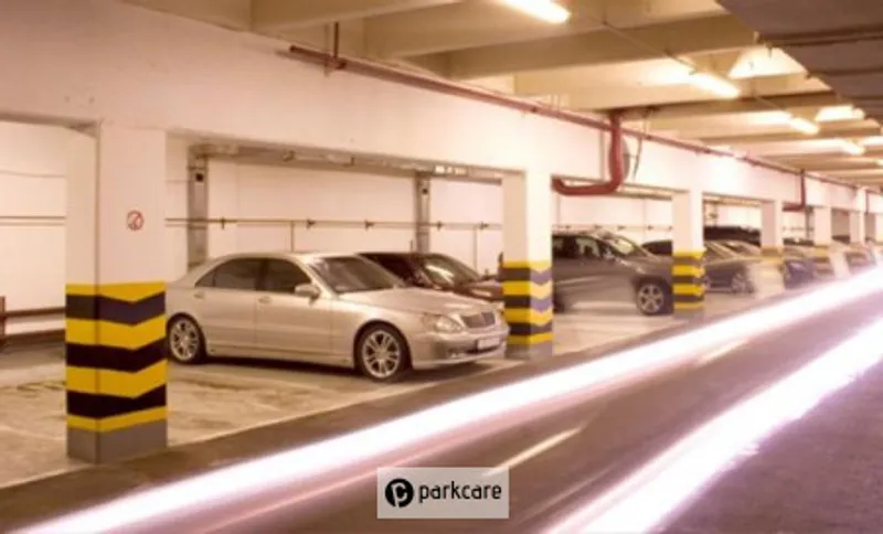 geparkeerde auto's ParkKing Mauritskade