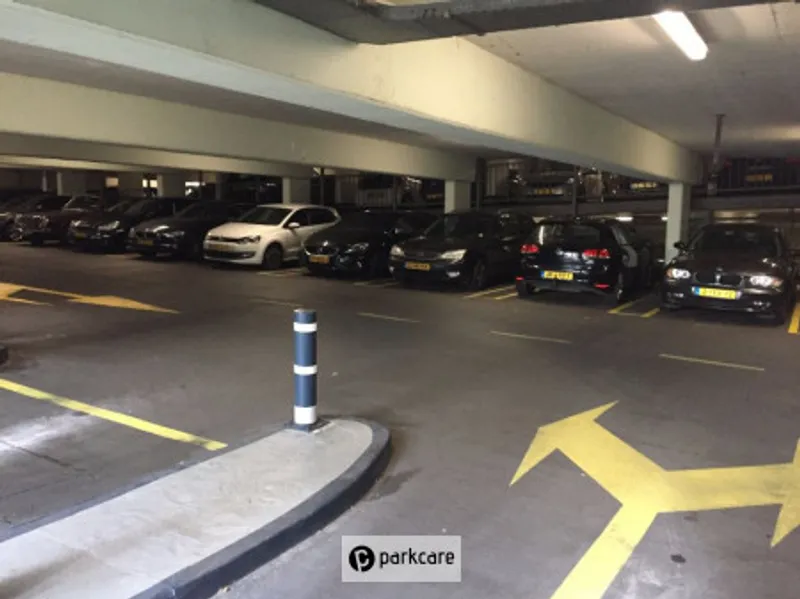 Parkeergarage Asch van Wijck p1 geparkeerde auto's