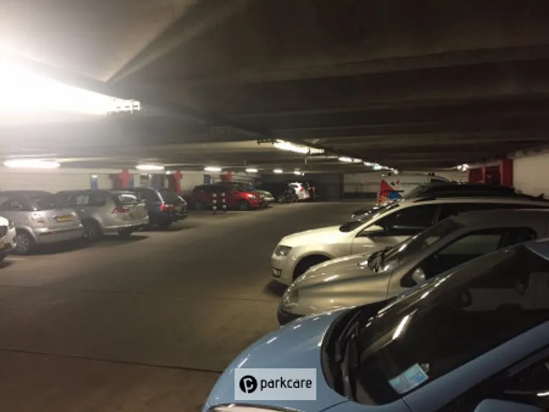 Parkeergarage Musis P1 auto's geparkeerd binnen