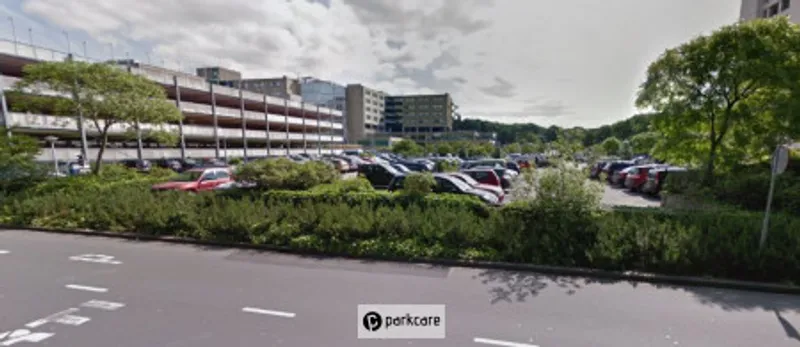 Ziekenhuis Rijnstate (Interparking) Zicht vanaf straatkant op buiten parkeerplaats