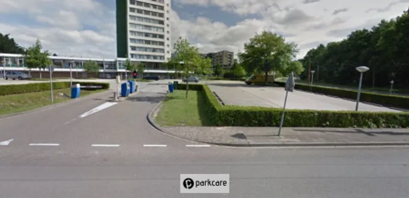 Ziekenhuis Rijnstate (Interparking) slagbomen en lege parkeervakken