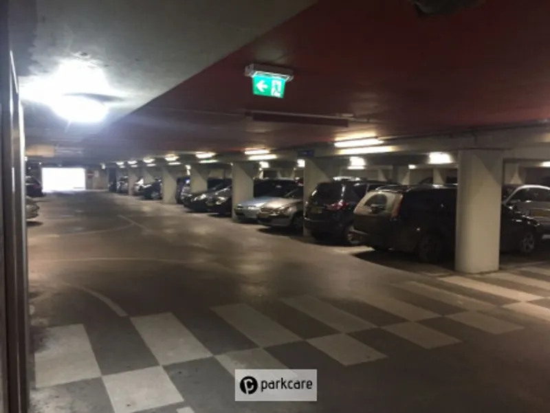 Parkeergarage Stadhuis Assen Auto's geparkeerd in de vakken