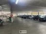 Parkeergarage Zaailand Geparkeerde auto's binnenin parkeergarage