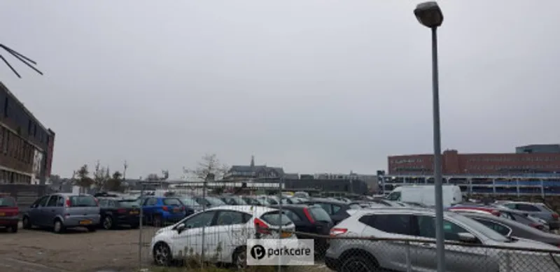 Parkeerterrein Clercq overzicht geparkeerde auto's