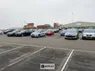 Parkeerterrein Tsjerk Hiddes overzicht parkeerplekken met geparkeerde auto's