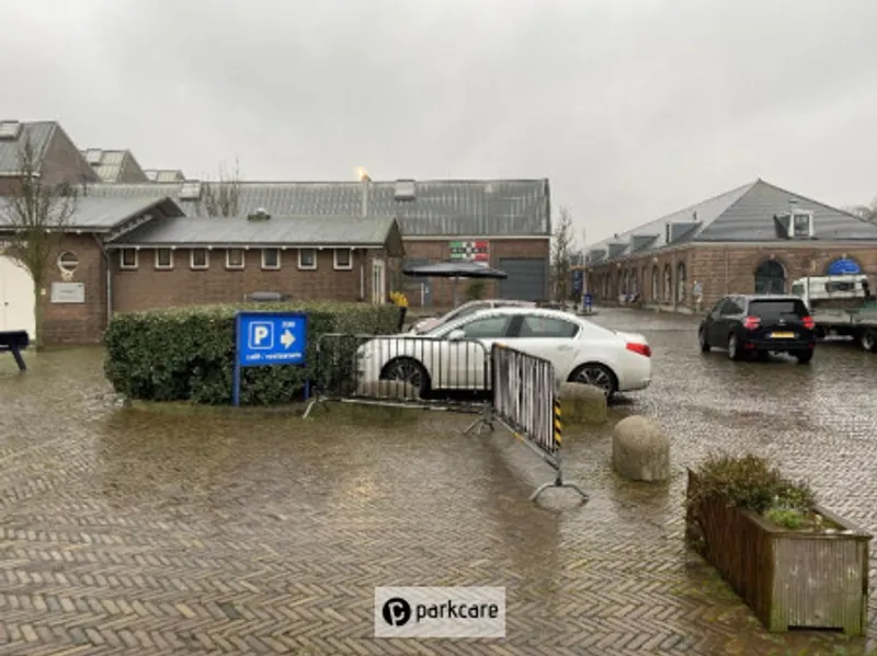 Parkeerterrein Willemsoord foto 4