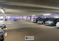 Parkeergarage Diezerpoort geparkeerde auto's binnen