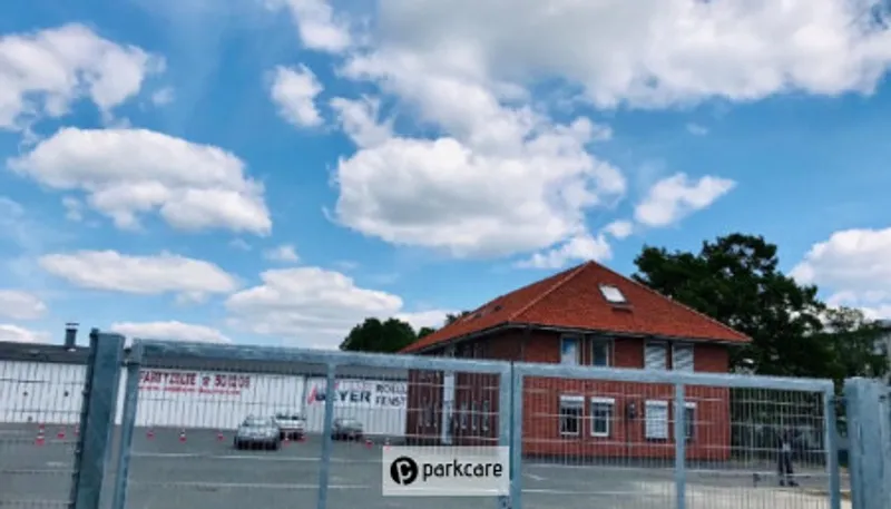 Parkservice Bremen met stevige omheining van staal